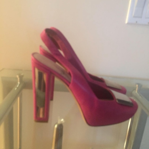 Sandals - Picture 1 of 4